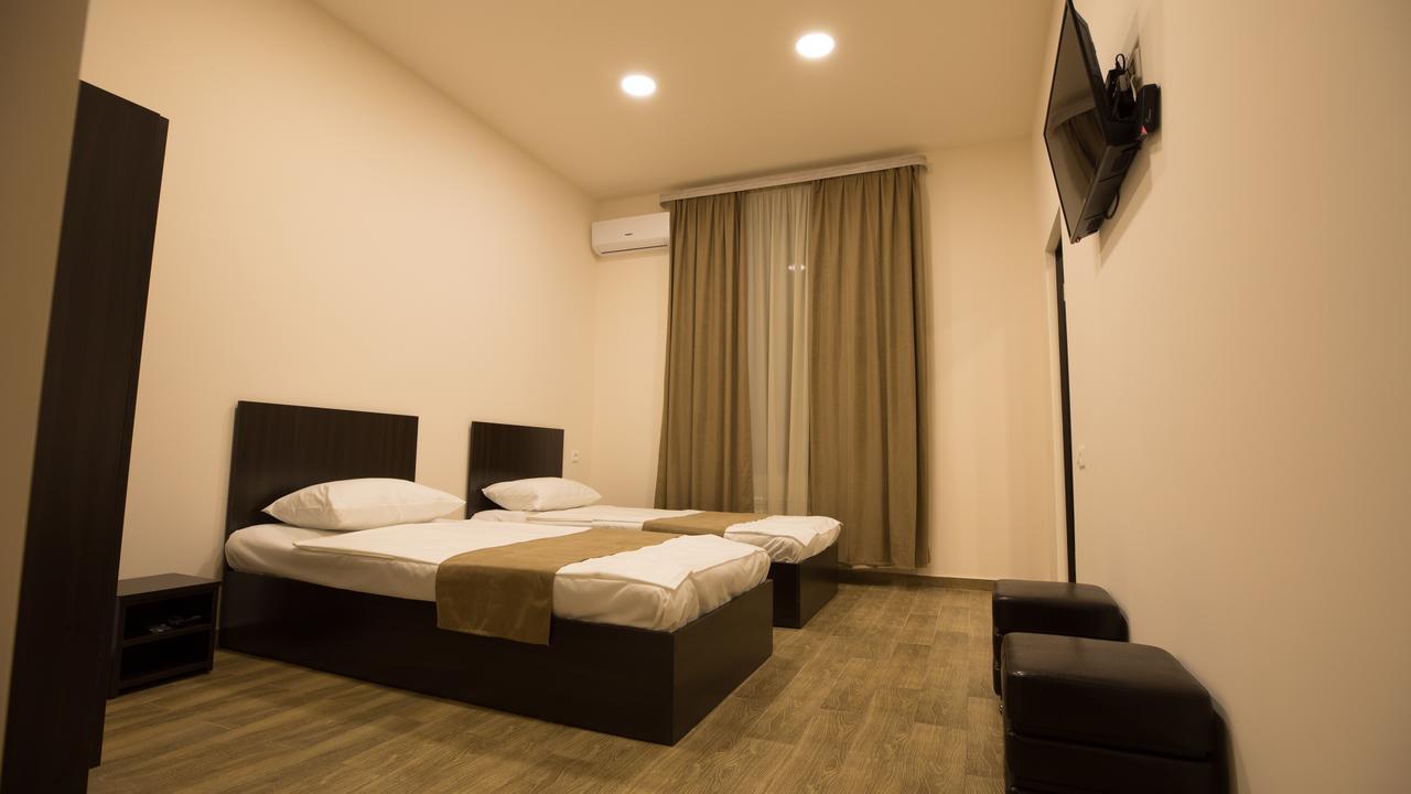 5 Rooms Mini-Hotel & Tours Ереван Екстериор снимка
