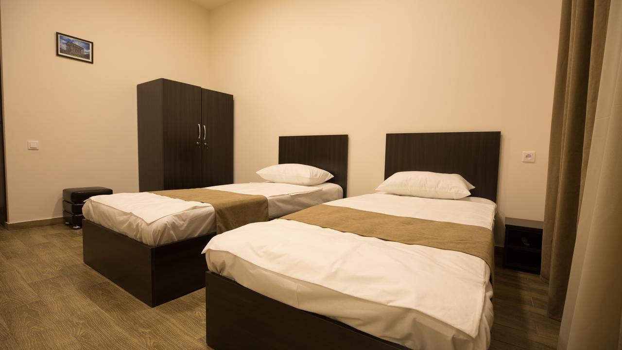 5 Rooms Mini-Hotel & Tours Ереван Екстериор снимка