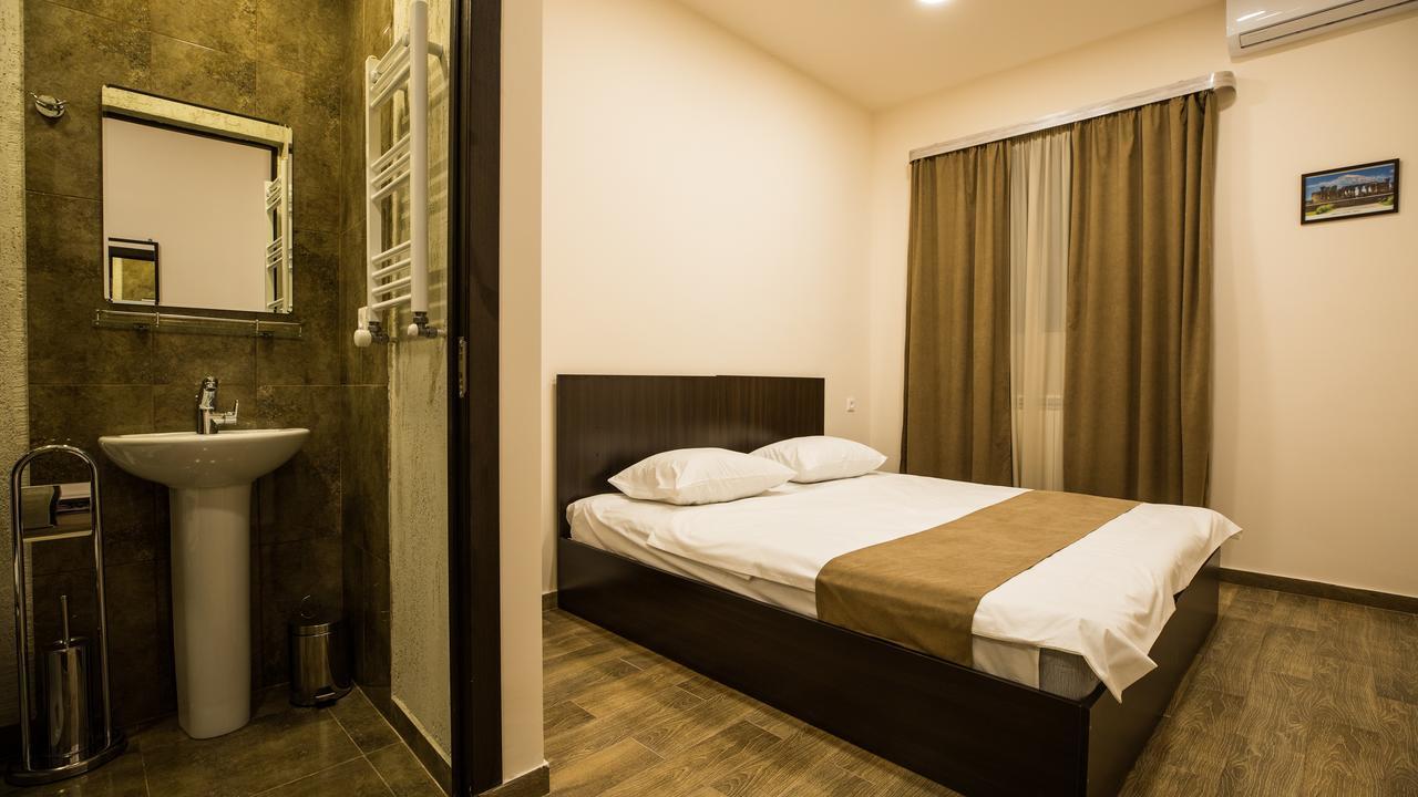 5 Rooms Mini-Hotel & Tours Ереван Екстериор снимка