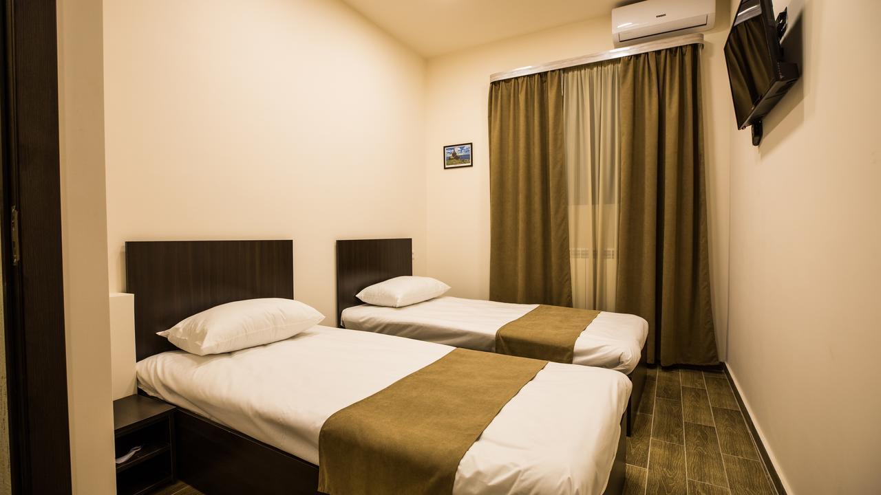 5 Rooms Mini-Hotel & Tours Ереван Екстериор снимка