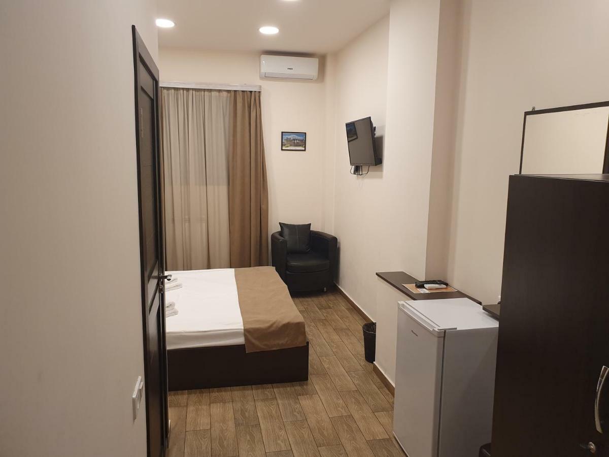 5 Rooms Mini-Hotel & Tours Ереван Екстериор снимка