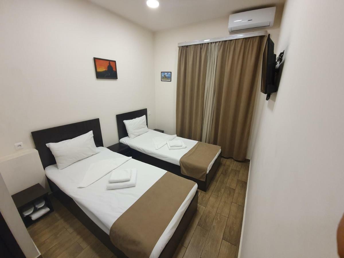 5 Rooms Mini-Hotel & Tours Ереван Екстериор снимка