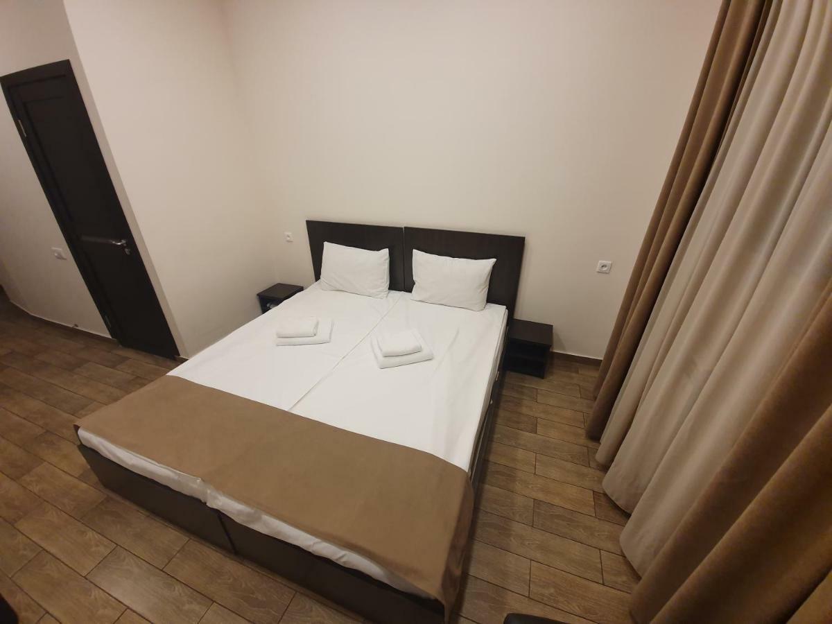 5 Rooms Mini-Hotel & Tours Ереван Екстериор снимка